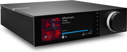 Amplificatore hi-fi integrato stereo Cambridge Audio EVO 150SE nero in metallo, corpo rettangolare con superficie superiore liscia e fianchi laterali con alette, display a colori sul frontale e grande manopola del volume argentata, vista prospettica anteriore sinistra