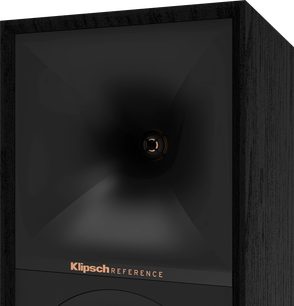 Čierna knižničná reproduktorová sústava Klipsch Reference R-50M, približený čelný pohľad, viditeľný zlatý reproduktor za čiernou mriežkou