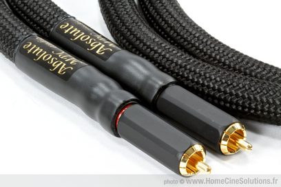 To sorte MPC Audio Absolute modulerede RCA-kabler, sort flettet kappe, forgyldte RCA-stik