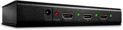 Rozdzielacz HDMI 1 na 2 Lindy 38240 czarny, widok z przodu, 4 porty HDMI, 1 wejście DC 5V, 3 zielone diody LED