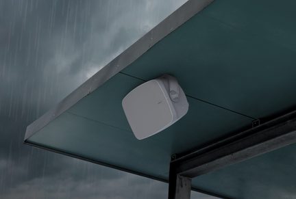 Vista del diffusore da esterno Klipsch RSM-650 in situazione