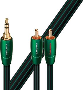 Tre Audioquest Evergreen 0,6 m mørk grøn audiokabel med sorte striber, forgyldte 3,5 mm jackstik og RCA-stik