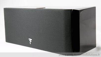 Focal Chorus CC8 W sort lakeret centerhøjttaler, set forfra, vandret rektangulær form, sort gitter, hvidt logo