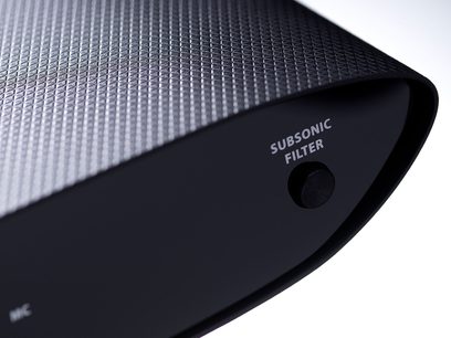 Předzesilovač gramofonu iFi Audio Zen Air Phono černý, pohled shora, nápis "SUBSONIC FILTER" na pouzdře