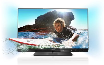 Philips 55PFL6097H-fladskærms-tv, der viser en dreng, der surfer på en bølge, tæt forfra på den tændte skærm