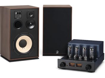 Diffusori Elipson Heritage noce con amplificatore a valvole nero, vista frontale con un diffusore aperto e uno con griglia