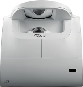 Optoma EW675UT hvid videoprojektor set forfra, med linse og sensor i midten, logo forneden, på hvid baggrund