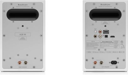 Par hvite Audio Pro A28 W trådløse høyttalere, sett bakfra med svarte bassrefleksporter og tilkoblingskontakter