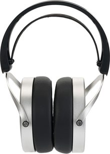 Hifiman HE600 ausinės, priekinio vaizdo, sidabrinės metalinės dangtelės, storos juodos ausų pagalvėlės, juodas dvigubas lankas su diržu