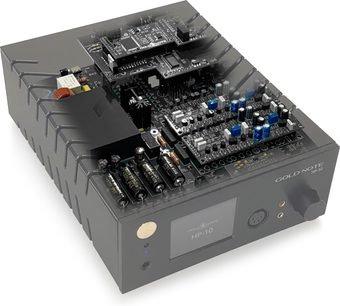 Hodetelefonforforsterker i høyoppløselig lyd HP-10 BT gull, perspektivvisning, rektangulært svart kabinett, frontpanel med skjerm, dreieknapp, tilkoblinger, gjennomsiktig innsyn til interne kretser, elektroniske komponenter i svart, blått, sølv og gull.