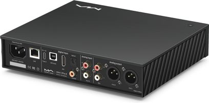Lecteur audio réseau Matrix Audio Mini‑i Pro 4 noir mat en métal, vue arrière trois‑quarts, montrant connecteurs secteur IEC, RJ45, USB‑C, optique, coaxial, RCA et XLR symétriques, côtés ventilés à ailettes