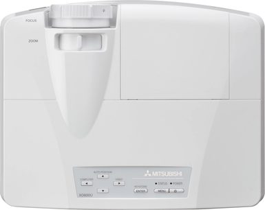 Mitsubishi XD600U hvid videoprojektor, set forfra, kontrolknapper, zoom og fokus øverst, indtrækkeligt objektiv