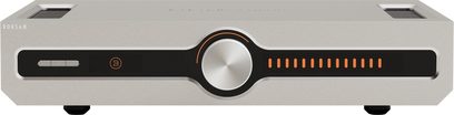 Integrert stereo hi-fi-forsterker Roksan CASPIAN 4G streaming sølv, frontvisning, rektangulært kabinett, sentral sirkulær sølvknapp, svart panel med oransje indikatorer, synlige svarte føtter