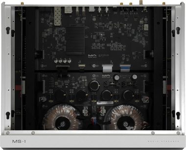 Lecteur audio réseau Matrix Audio MS‑1 argenté, châssis aluminium vu de dessus capot retiré, cartes électroniques noires et deux transformateurs toriques métallisés bien visibles