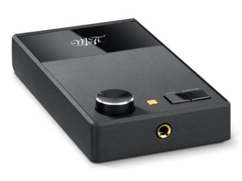 Préampli phono Mofi UltraPhono noir, vue de trois quarts, bouton rotatif, sortie casque et deux commutateurs