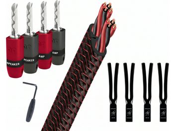 Zvočniški avdio kabel AudioQuest z rdečimi in črnimi bananskimi priključki, črno in rdečo pleteno zaščitno oblogo, podroben pogled