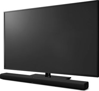 Sort fladskærms-tv, set forfra, placeret på en sort holder, skærmen er slukket