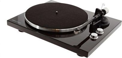 Enova HIFI Vision 4 USB pladespiller i mørkebrun valnøddefinish, set oppefra, tonarm med pickup, mat sort pladedrev