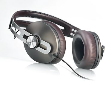 Sennheiser Momentum brun åben hovedtelefon, polstret hovedbøjle, ovale læderørepuder, synlige forsølvede transducere fra siden