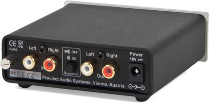 Pro-Ject PHONO BOX S forforstærker i sort, set forfra med knapper, stik og indikatorer på frontpanelet
