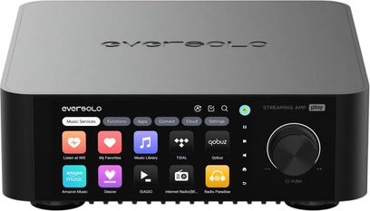 Amplificatore hi-fi integrato stereo EverSolo Play, chassis in alluminio grigio scuro con pannello frontale in vetro nero che integra uno schermo touch a colori centrale e un’ampia manopola argentata sulla destra, vista frontale leggermente dall’alto