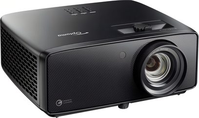 Optoma UHZ58LV-projektor i sort plast, trekvart frontvisning fra højre, stor frontlinse, sidegitre