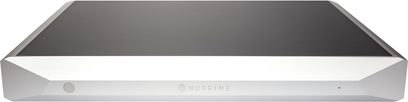Nuprime Evolution TWO SE Verstärker in Silber, Metallgehäuse mit facettierten Kanten, Frontansicht, runder Knopf links, LED rechts