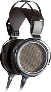 Åpen hi-fi hodetelefon STAX SR-X9000 sett i trekvartperspektiv, med sirkulære elementer, bøyle og skall i brunt lær