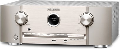 Wzmacniacz kina domowego Marantz SR5013 w kolorze srebrno-złotym, widok z przodu, przednia ścianka z przyciskami, pokrętłami, wyświetlaczem, portami USB i wyjściem na słuchawki