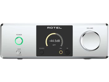Préampli casque haute-fidélité Rotel Dx-3 en aluminium argenté, vue de face, façade rectangulaire intégrant un écran central noir à jauge numérique, bouton d’alimentation circulaire cerclé de vert et sélecteur de gain trois positions à gauche, large molette de volume métallique à droite