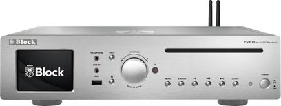 Sølvfarvet alt-i-en Block CVR-10 hi-fi-system i børstet aluminium, set forfra, med sort skærm til venstre, centralt placeret drejeknap, CD-slids til højre, en række små knapper og to synlige bagantenner