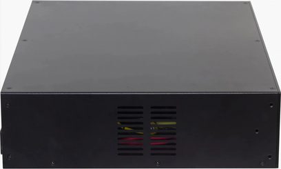 Multiroom eller multi-zones forstærker Smart Zone 4 Amp, set forfra, sort kabinet, frontventilationsgitter, synlige kabler