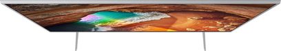 Samsung QE65Q64R TV set forfra, flad rektangulær skærm der viser et farverigt abstrakt billede, smal mørk grå ramme