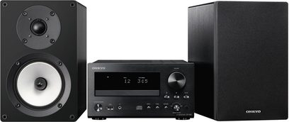 Hi-Fi mini systém Onkyo CS-555 černý, skládající se z páru reproduktorů, CD přehrávače s displejem a subwooferu