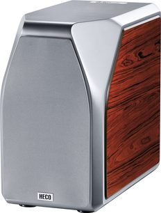 Knihovna Heco Belladonna v ořechovém provedení, pohled zepředu, šedý kovový kryt, dřevěný přední panel s žilkováním, stříbrný výškový reproduktor