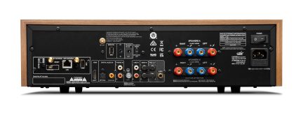 Bakpanel på lydforsterker med RCA-kontakter, høyttalerkontakter, USB-port, optisk/koaksial inngang, strømbryter
