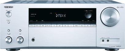 Onkyo TX-NR555 Silber Heimkino-Verstärker, Frontansicht, silberne Frontblende mit blauem LCD-Display, Tasten und Kontrollrad