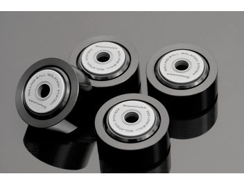 Τέσσερις αποσβεστήρες κραδασμών GigaWatt Rolling-Ball Isolation System σε μαύρο αλουμίνιο με χρωμιωμένες σφαίρες