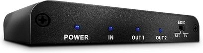 Rozdzielacz HDMI 1 na 2 Lindy 38220 czarny, widok z przodu, 4 porty HDMI, 1 port zasilania, 1 niebieska dioda LED, kształt prostokątny