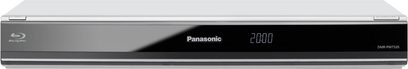 Panasonic DMR-PWT535 Blu-ray-optager, frontvisning, LED-display "2000", sølvfarvet front med knapper og skuffe
