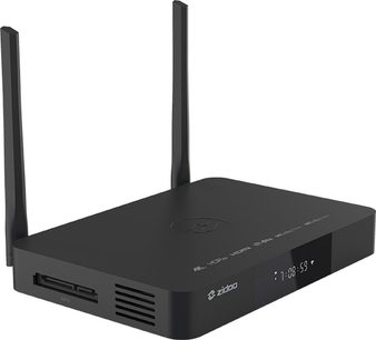 Rektangulær sort Zidoo Z9X PRO kabinet med to Wi-Fi-antenner, USB- og HDMI-porte, set fra en trekvartfremadvendt vinkel