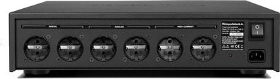 Fuente de alimentación GigaWatt PC-2 EVO+ plateada con 6 tomas de corriente, pantalla digital y controles frontales