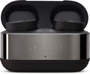 Безжични слушалки Devialet Gemini II в матов черен цвят, преден изглед в отворен заряден кейс, слушалките са поставени