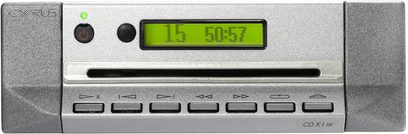 Cyrus CDXt SE CD-afspiller, børstet aluminiumsfront i gråt, grønt LCD-display, grå afspilningsknapper, minimalistisk design