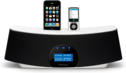 Pioneer XW-NAC3 sort dockingstation, kompakt afrundet form, tilsluttet iPod, lydstyrkehjul, LCD-skærme