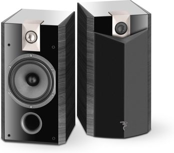Regálová reprosoustava Focal Chorus 806 V ebony, pohled zepředu a z boku, černá ozvučnice, stříbrný reproduktor, černý tweeter