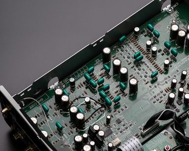 Carte électronique de lecteur audio réseau Marantz NA6006 argent doré avec composants électroniques verts et argentés