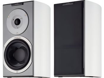 Diffusore da libreria AudioVector R1 Signature bianco visto frontalmente, tweeter a cupola, altoparlante nero, pannello frontale nero