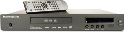 Cambridge Audio DVD99 sort Blu-ray 4K-afspiller, set forfra, med fjernbetjening liggende ovenpå
