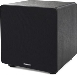 Paradigm Essentials Sub 10 kubisk svart subwoofer med avrundede hjørner, front i stoff, synlige føtter nederst